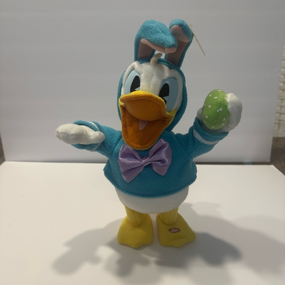 Hallmark Dancing Donald Duck‎
